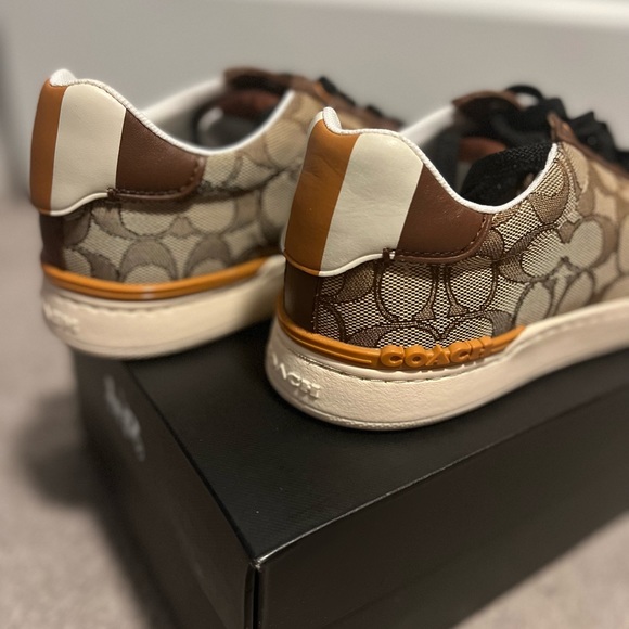 SOLD - Coach Clip Low Top Sneaker With Stripe - Picture 2 of 4